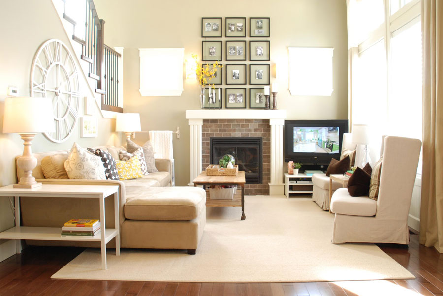 Living room with a soft and familiar creamy interior