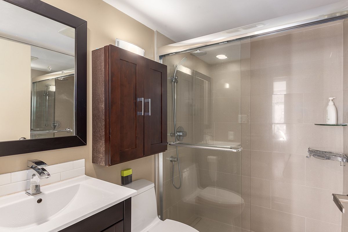 Modern bathroom in beige and white