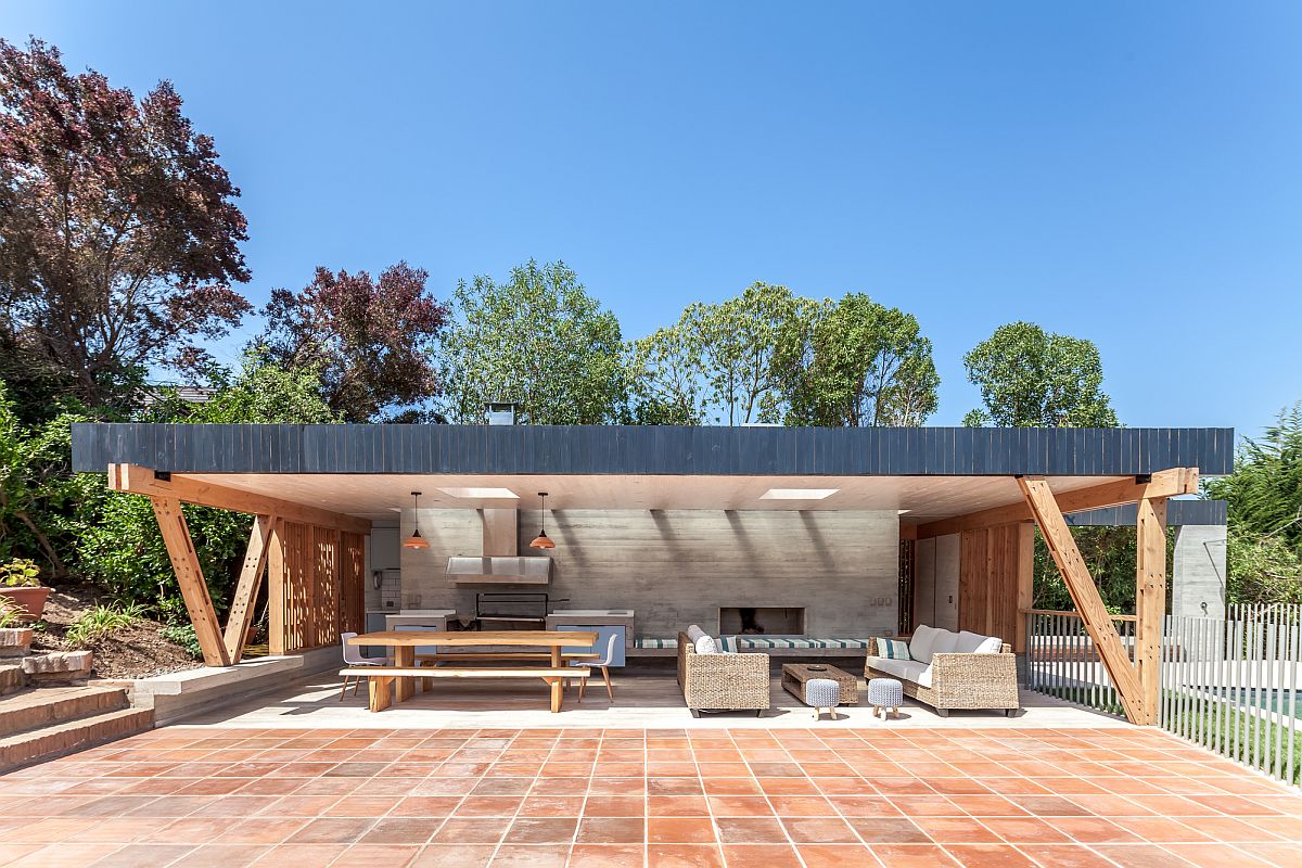 Modern beach pavilion in Chile