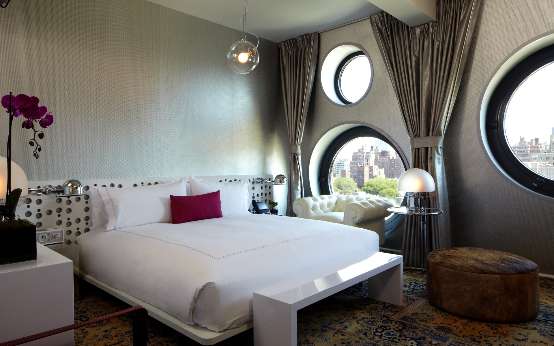 Round windows are perfect for a modern bedroom