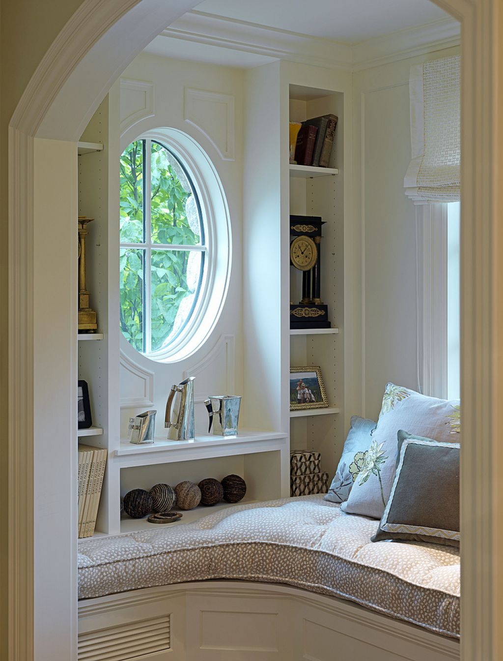 Round windows make the reading nook special and charming