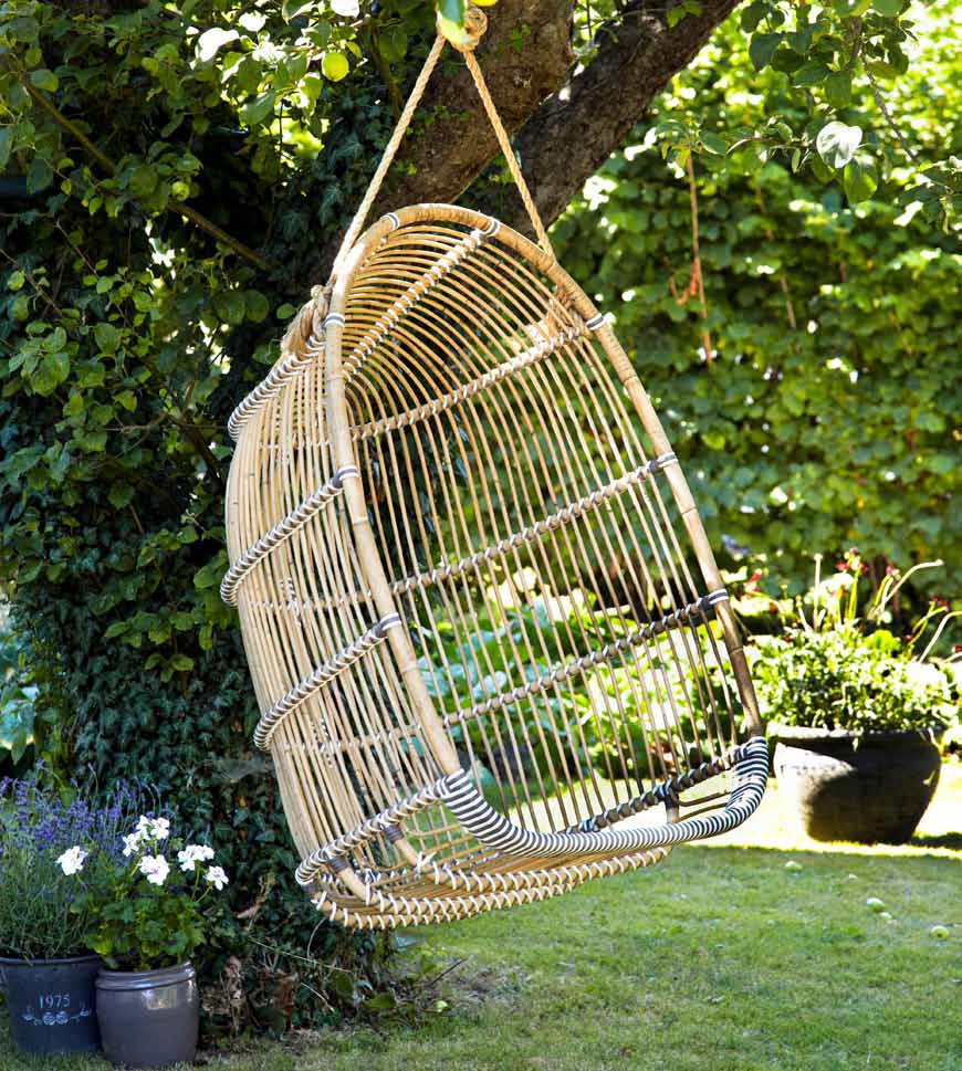 Secure and snug garden swing