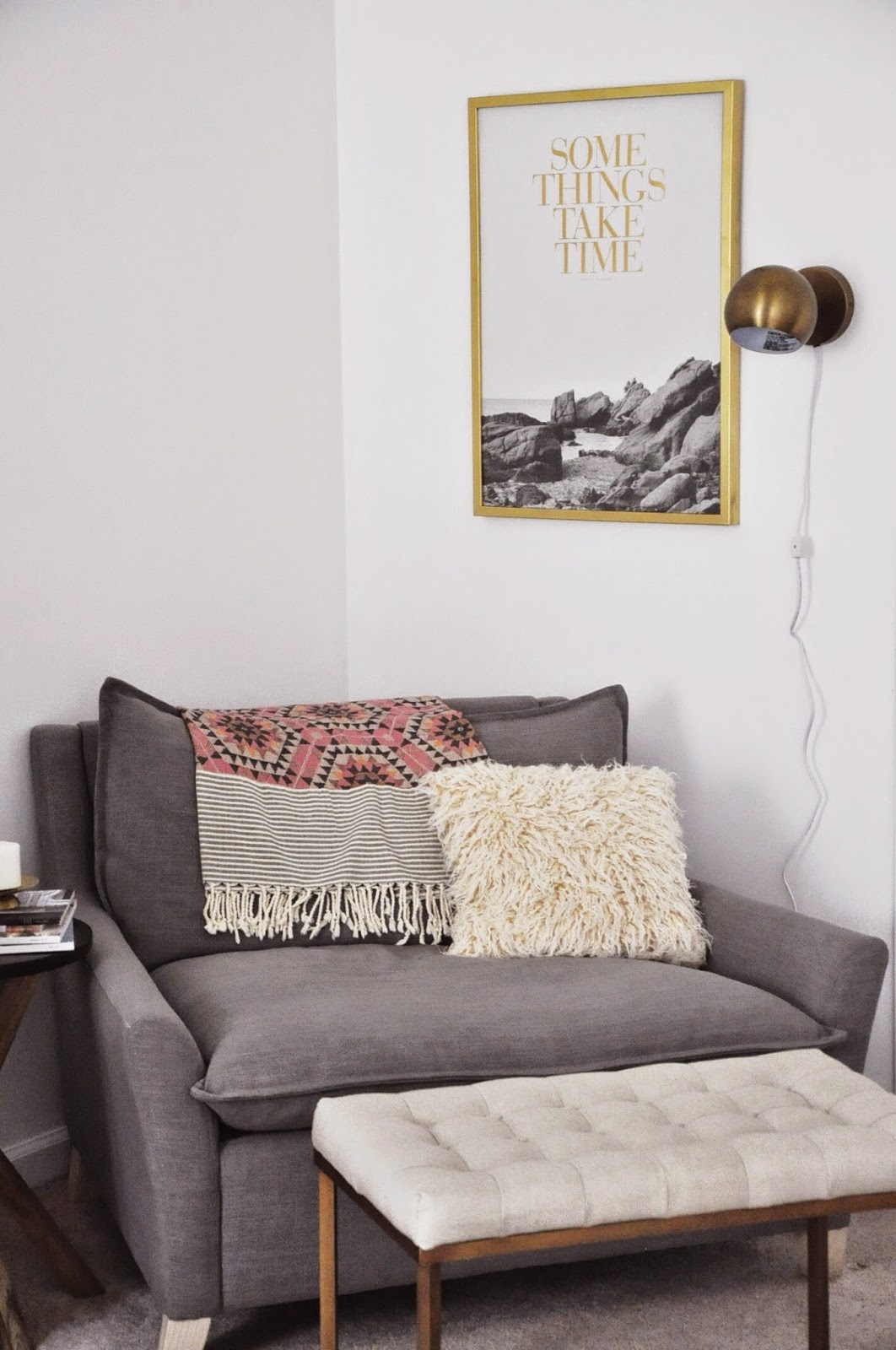 Simple-cozy-and-welcoming-reading-nook-