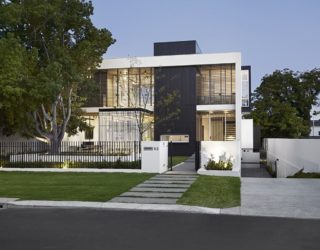 Seamless Fusion of Open Spaces: Contemporary and Minimal Gallery House