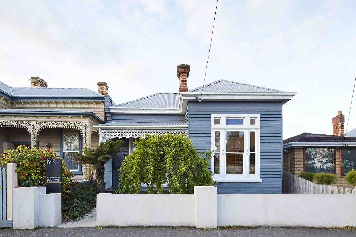 Street-facade-of-the-heritage-home-in-Victoria-with-rear-extension