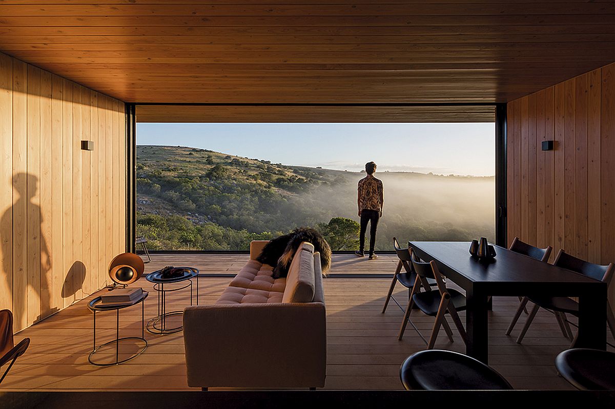 Stunning-views-of-the-untamed-landscape-from-the-smart-prefab