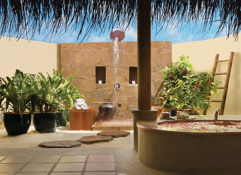 Big outdoor shower with a feeling of intimacy and affluence