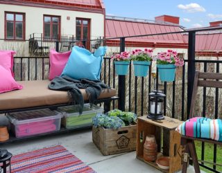 Small and Stylish: Tiny Balconies That Utilize the Power of Color