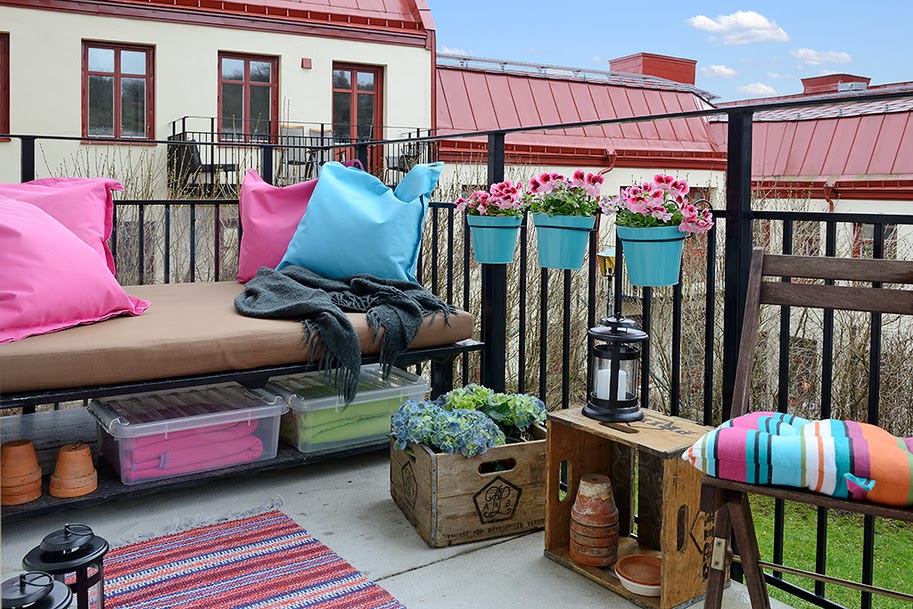 Colorful tiny balcony with harmonious and consistent decor