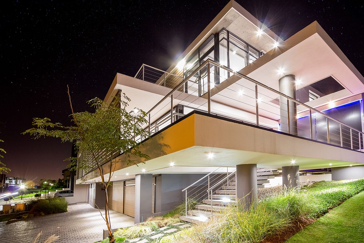 Concrete overhangs create a smart and relaxing home