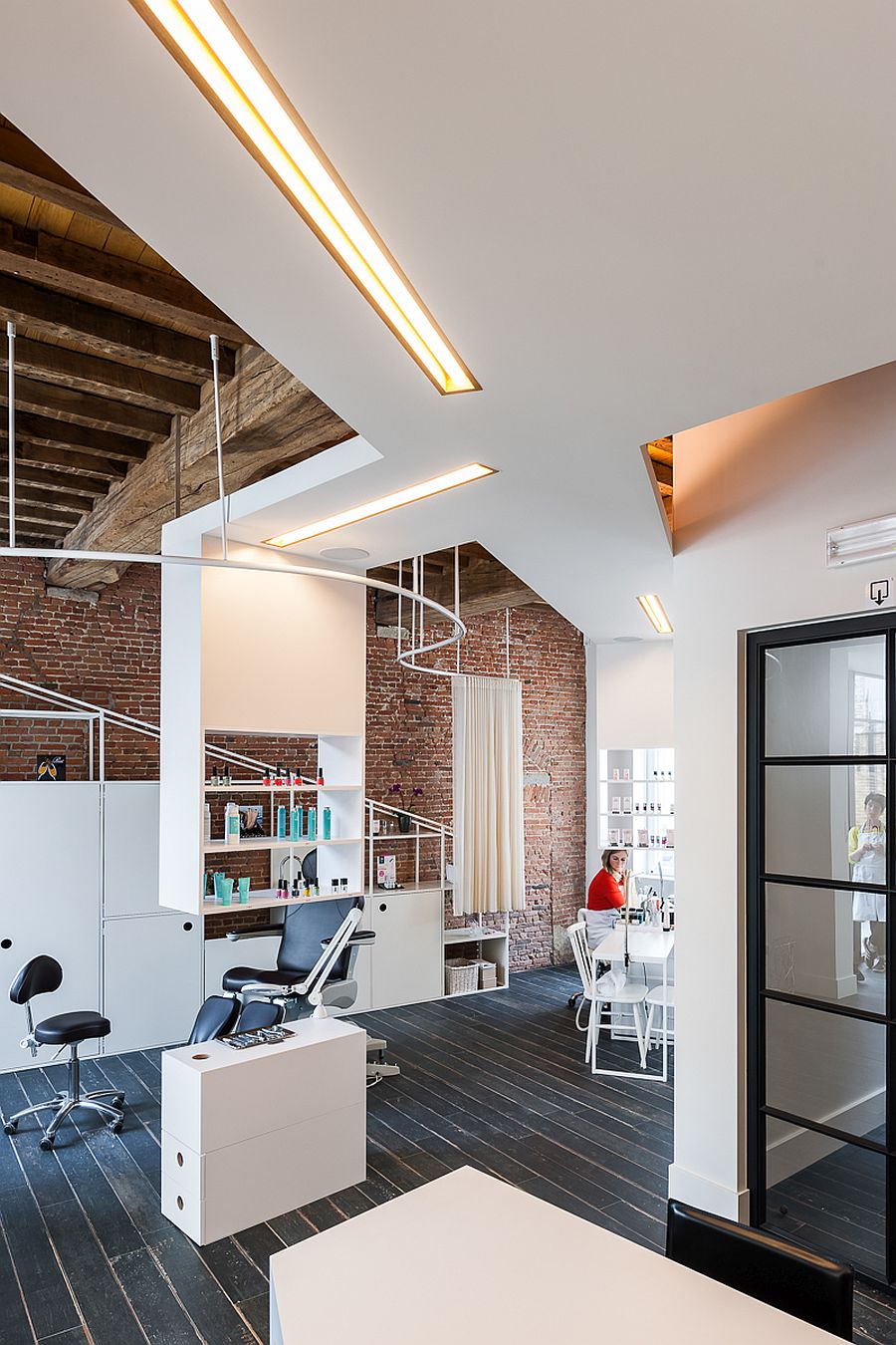 Continuous white ceiling morphs into various decor pieces