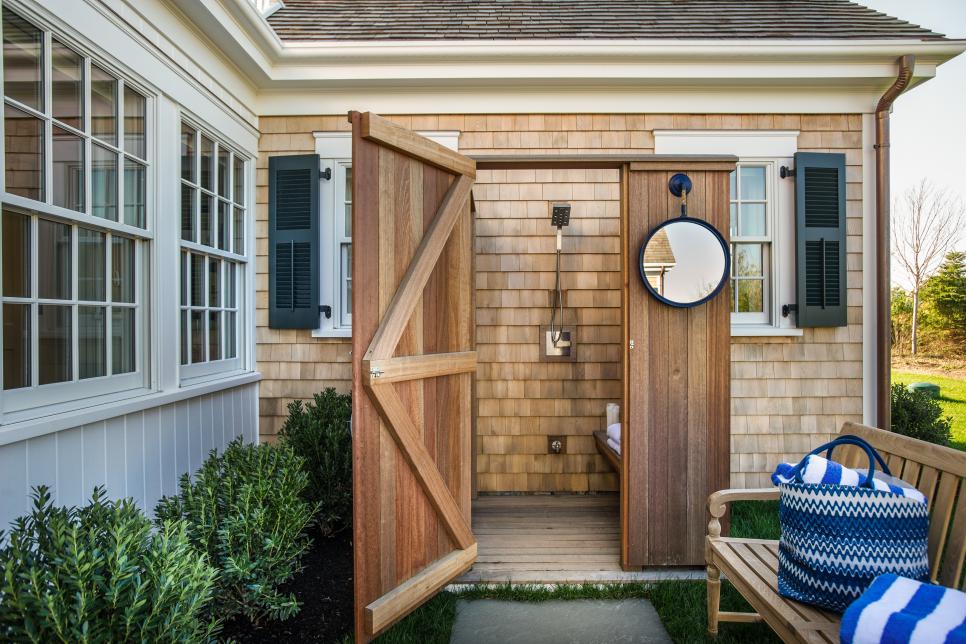 Cozy-and-tiny-enclosed-outdoor-shower