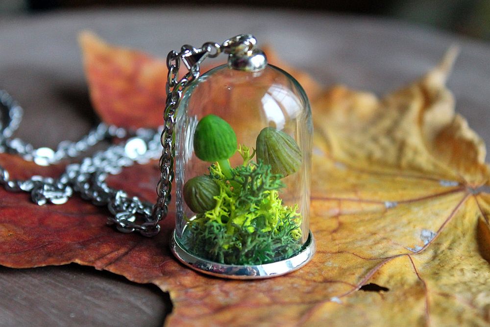 DIY-necklace-terrarium