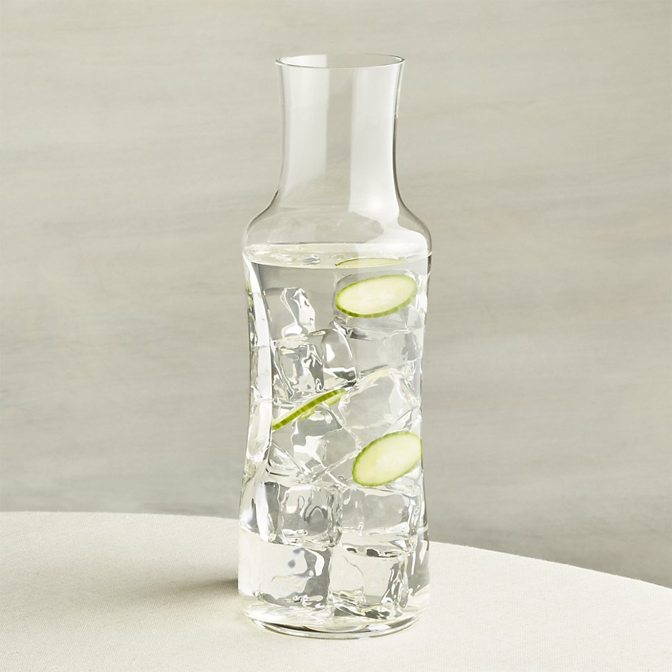 Easy-pour carafe