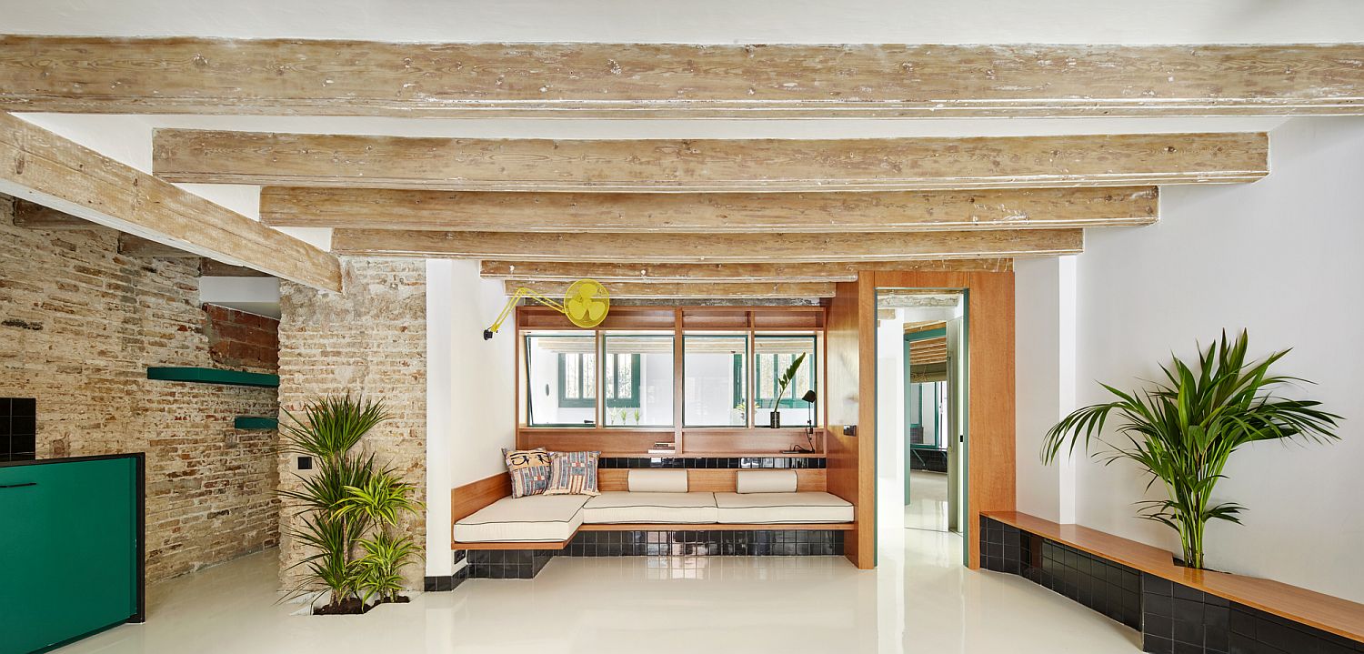 Exposed-brick-walls-and-ceiling-wooden-beams-bring-contrast