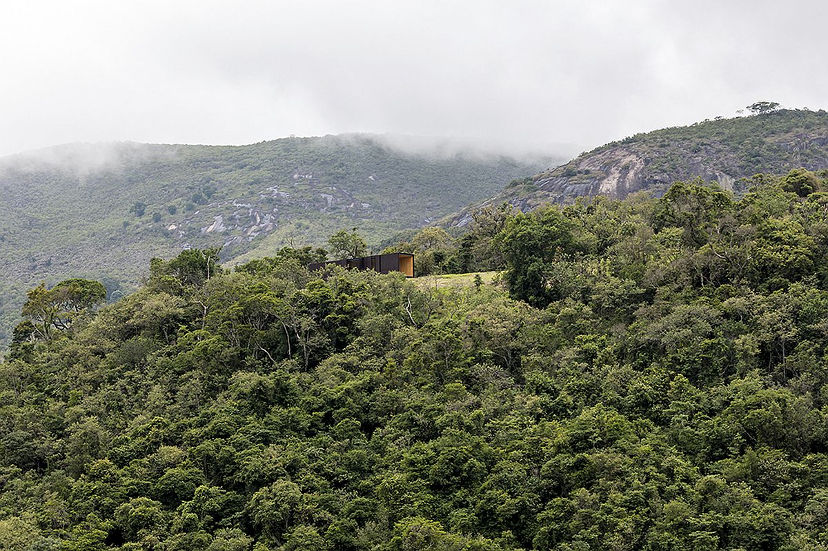 Exquisite mountain landscape becomes a part of the interiorl