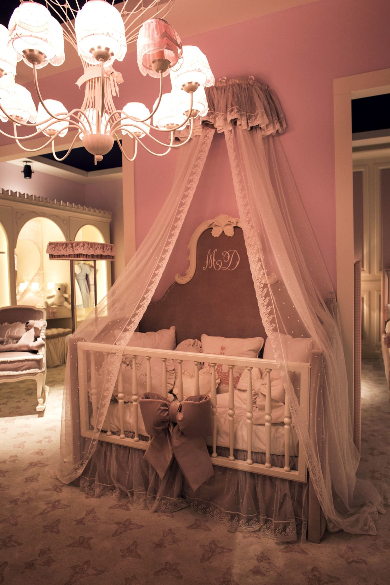 Exquisite princess style nursery decor idea