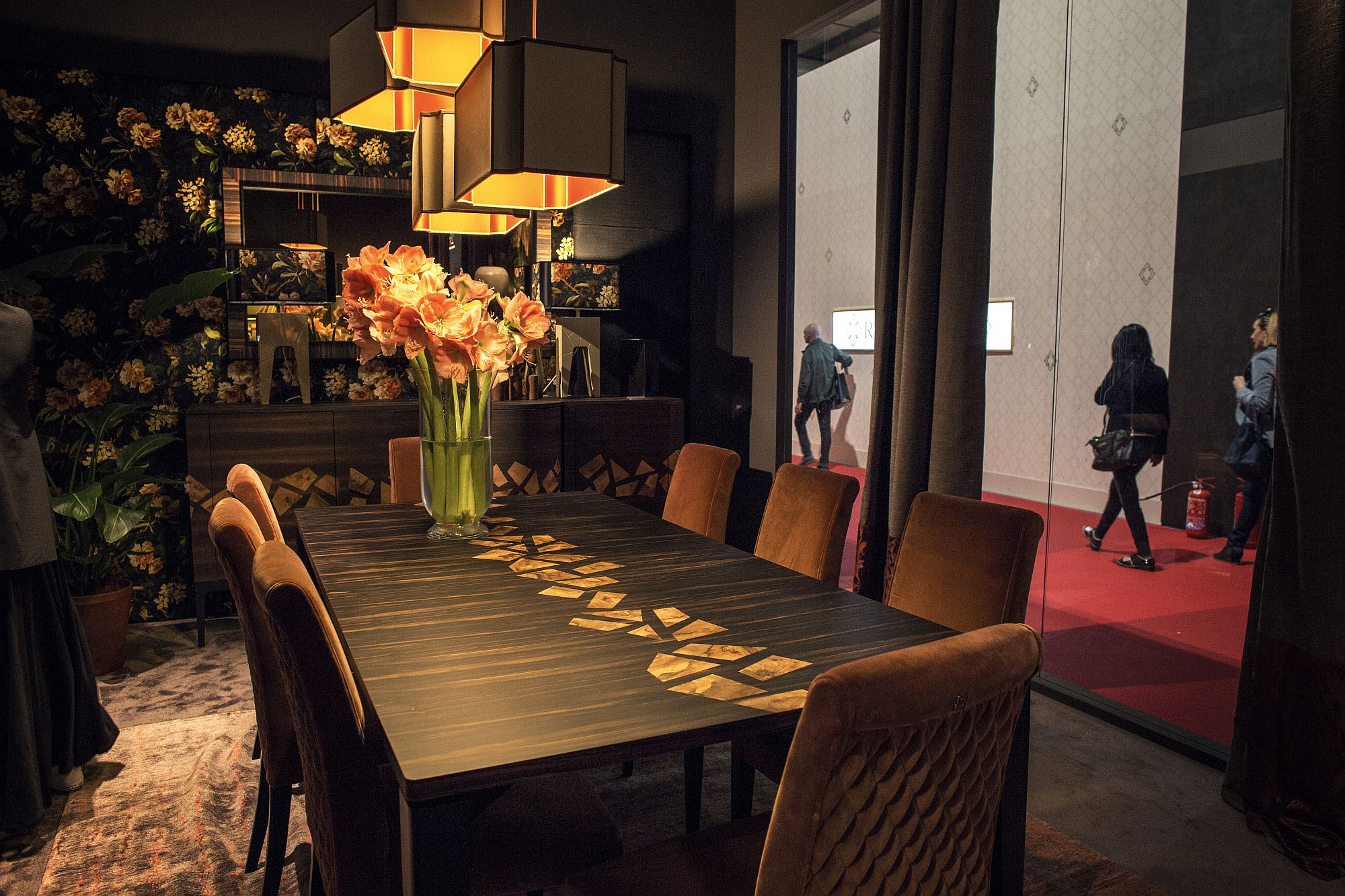 Fabulous flowery backdrop for the modern dining room