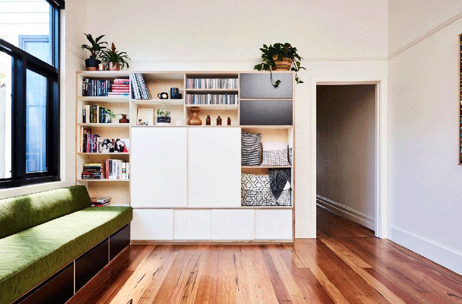 Gorgeous family room deisgn with a versatile shelf