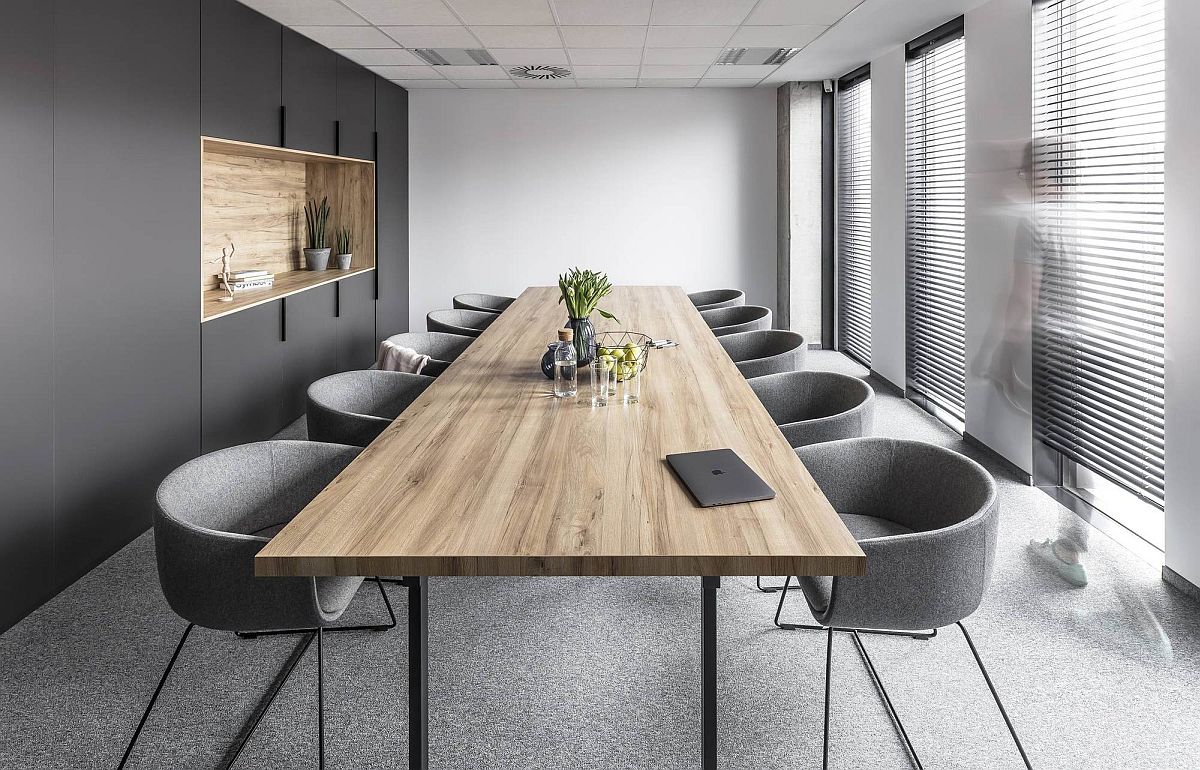 Gray-and-white-meeting-room-deisgn