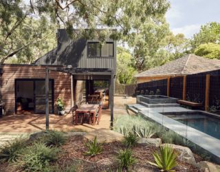 An Oasis of Refreshing Greenery: Modular Blackburn House in Melbourne