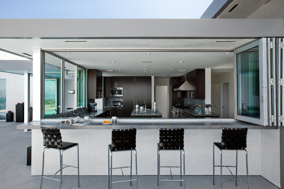 Half-open outdoor kitchen with a classy silver look