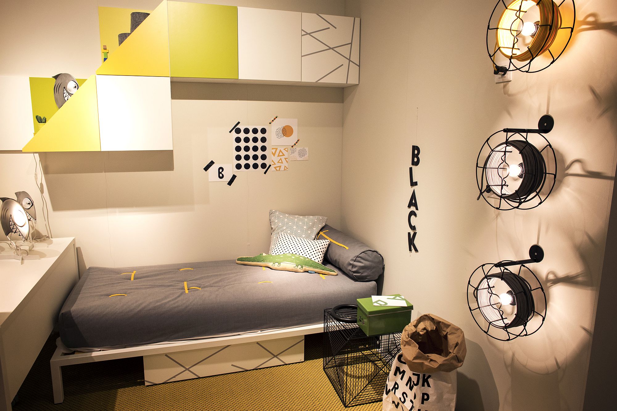 Innovative lighting coupled with space-savvy bed in the tiny kids' room