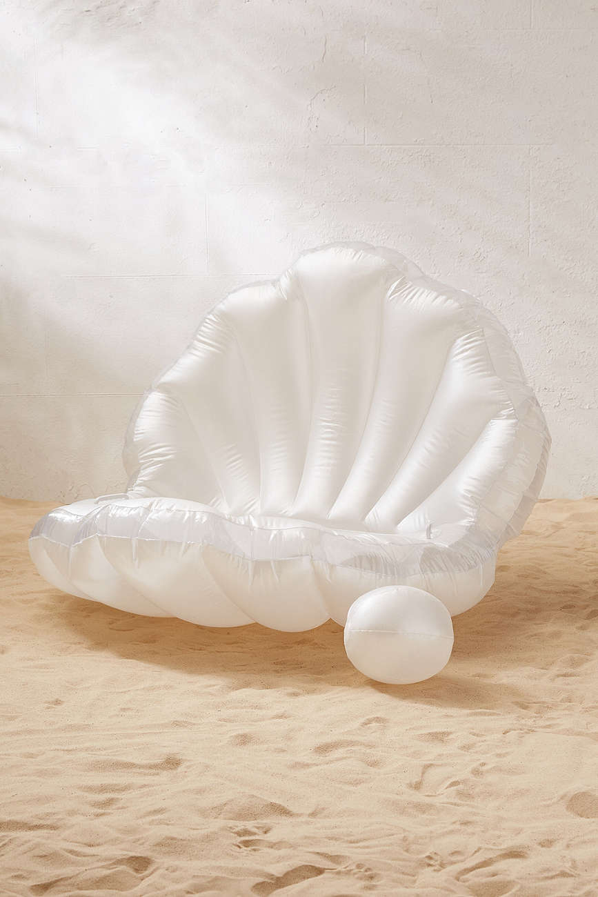 Mermaid shell pool float