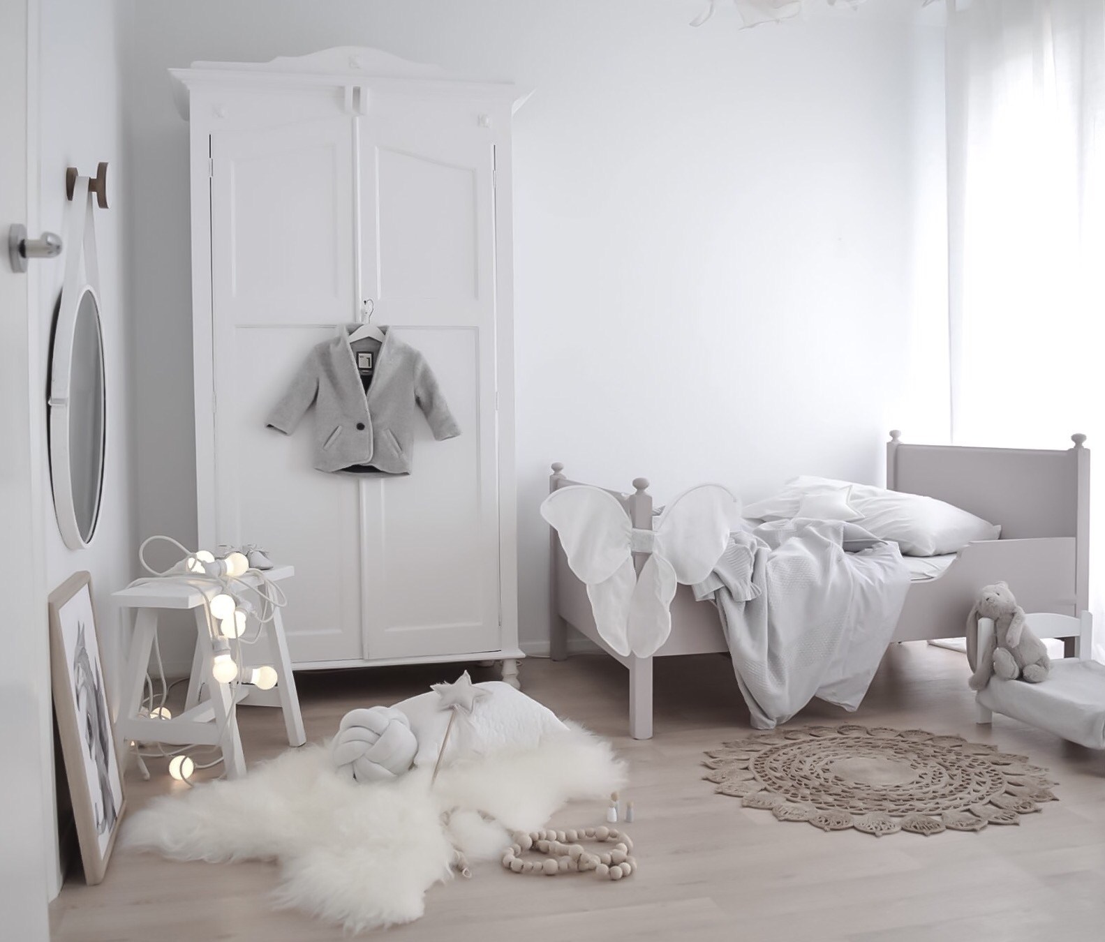 Minimalistic and neutral vintage kids room