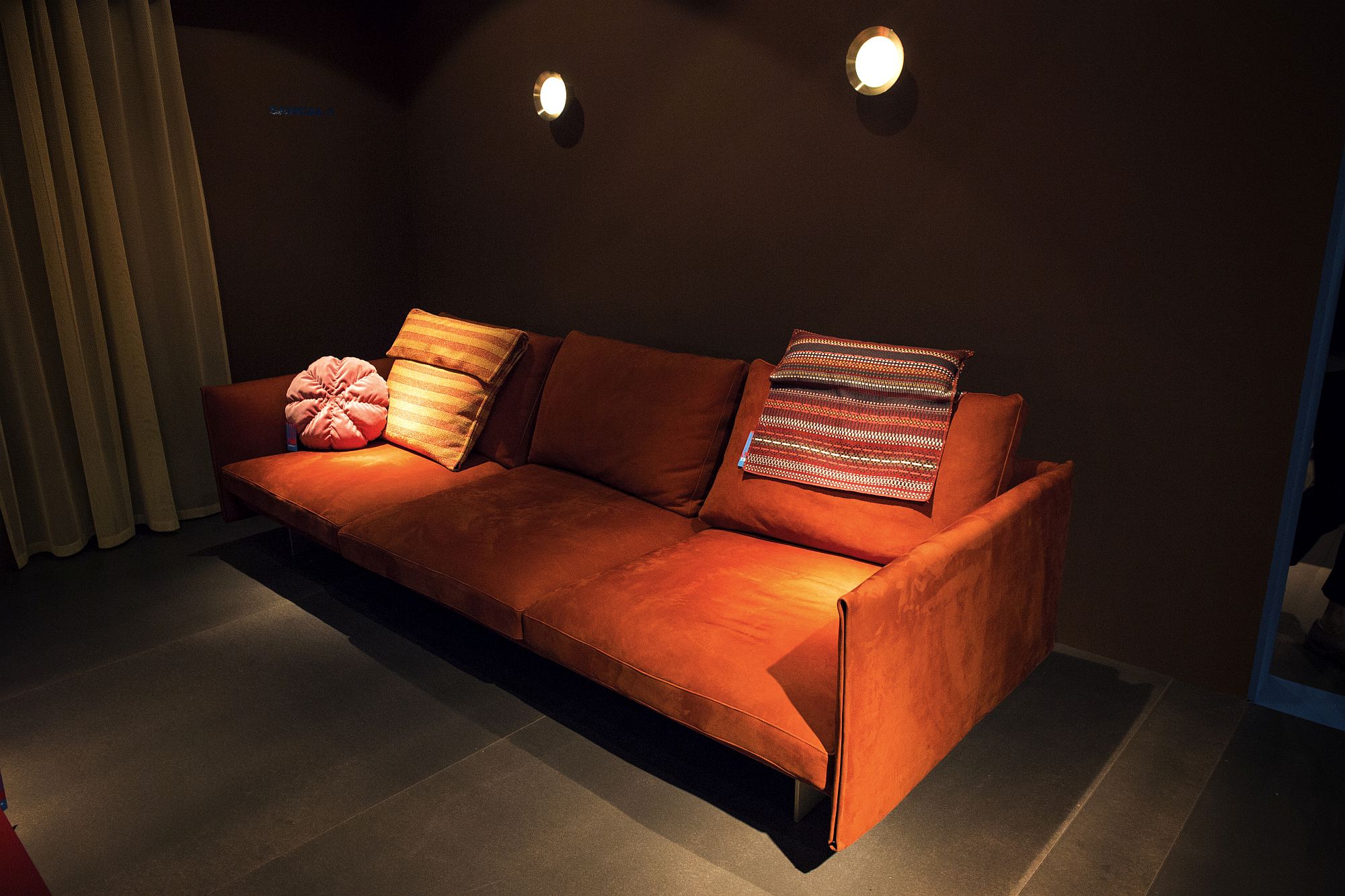 Modern orange couch for those who absolutely love orange spunk!