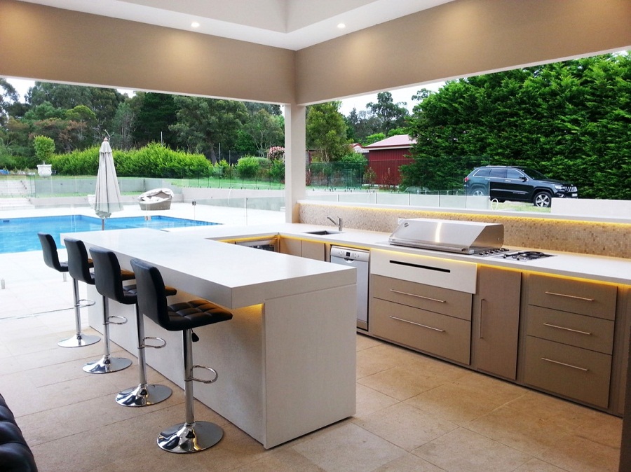 Modern outdoor kitchen with simplistic white decor