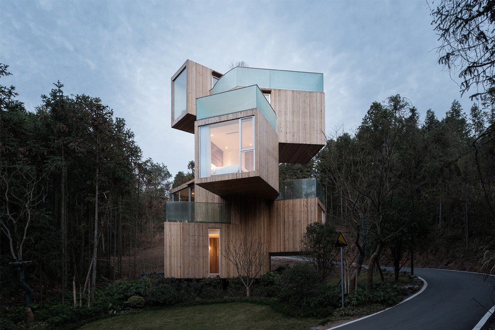 Modern treehouse with a refined exterior and incorporated greenery