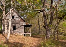 Off-the-grid-cottage-with-a-shabby-presence-217x155