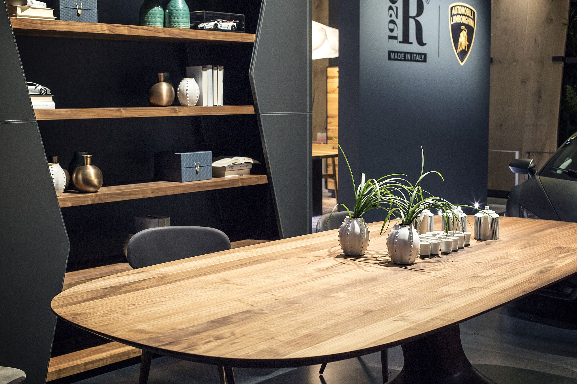 Open shelf in the dining room allows you to style in multiple ways