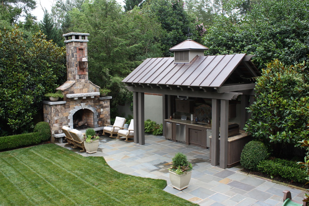 Outdoor-kitchen-is-a-blend-of-different-decor-styles