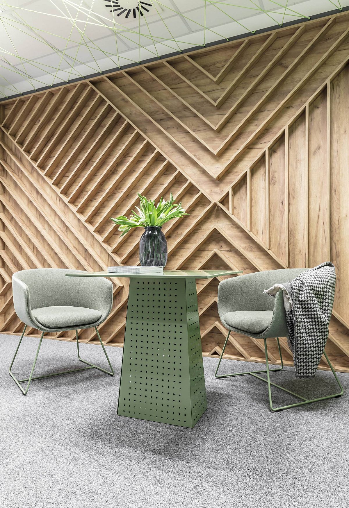 Patterns-broght-in-by-wooden-walls-and-pastel-hues-create-a-beautiful-office-setting