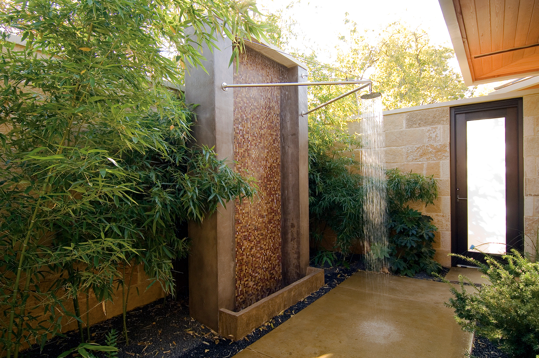 Phenomenal outdoor shower that represents glamour and comfort