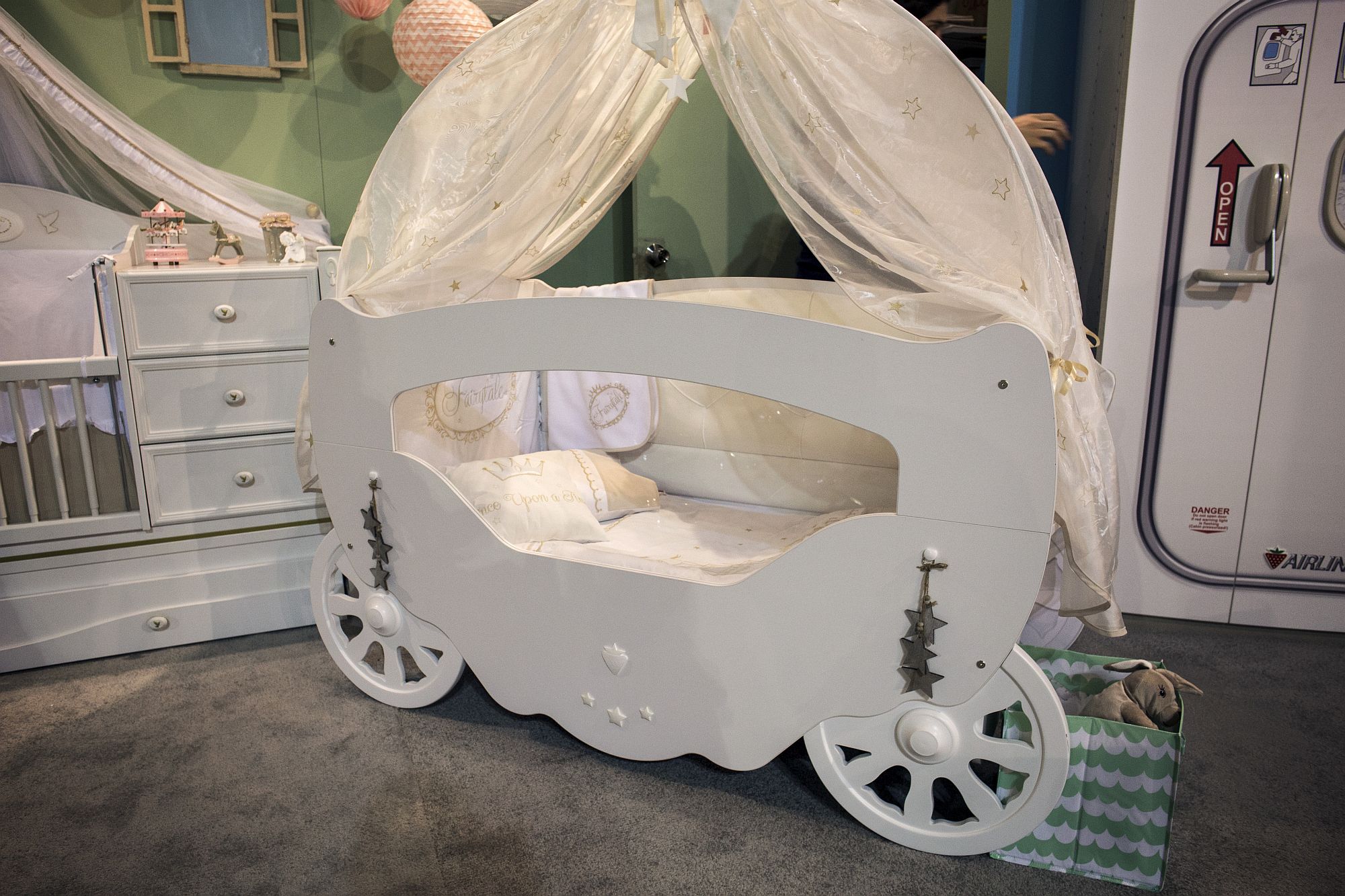 Princess-chariot-style-bed-for-the-baby-girl-nursery-from-Cilek