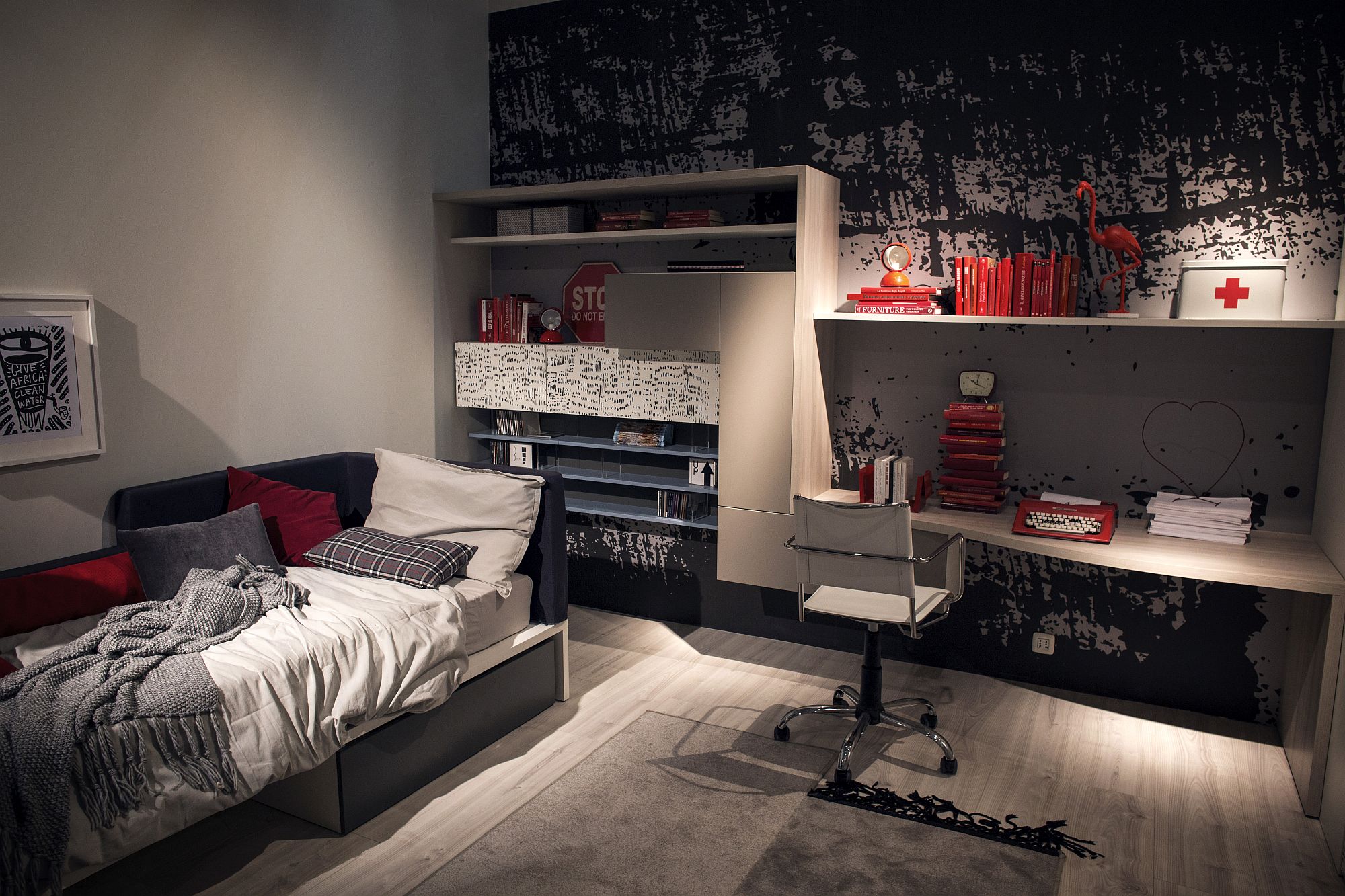 Red and black for the sophisticated tween bedroom