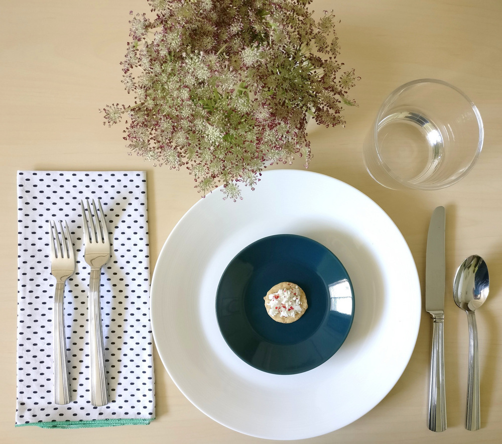 Refreshing table setting with flowers