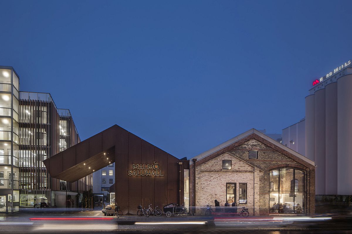 Roofless industrial building turned into a modern market hall