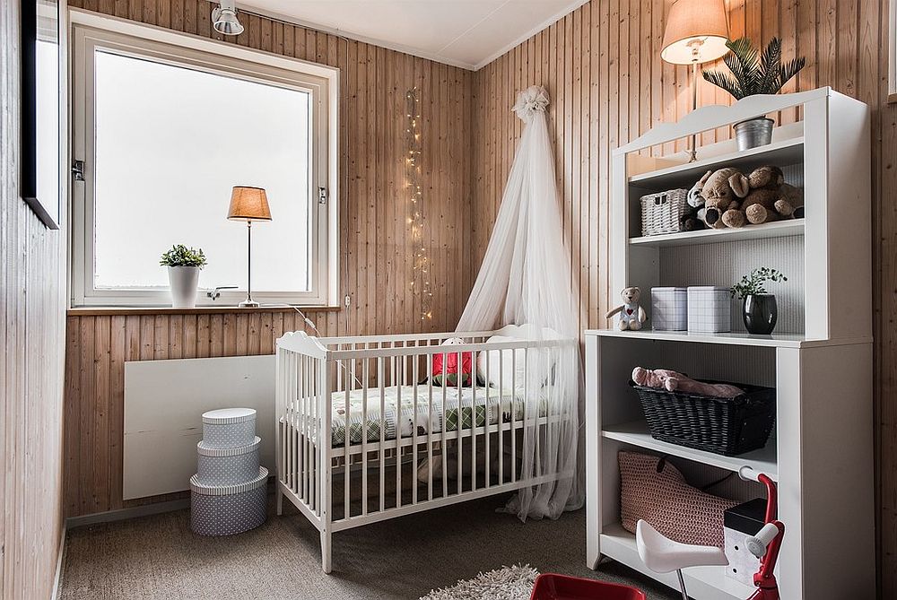 String lights add glitter to the charming and small Scandinavian style nursery