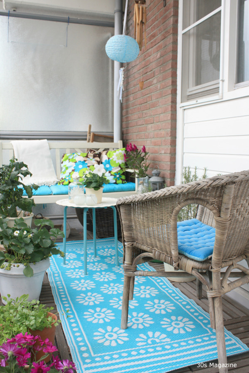 Tiny balcony with baby blue decor pieces