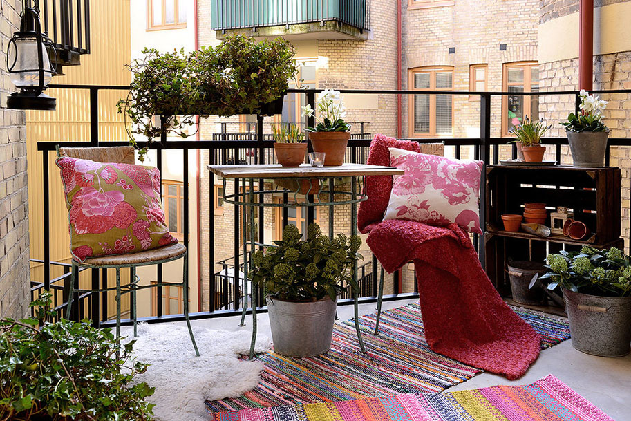 Tiny industrial balcony with impeccable pink decor