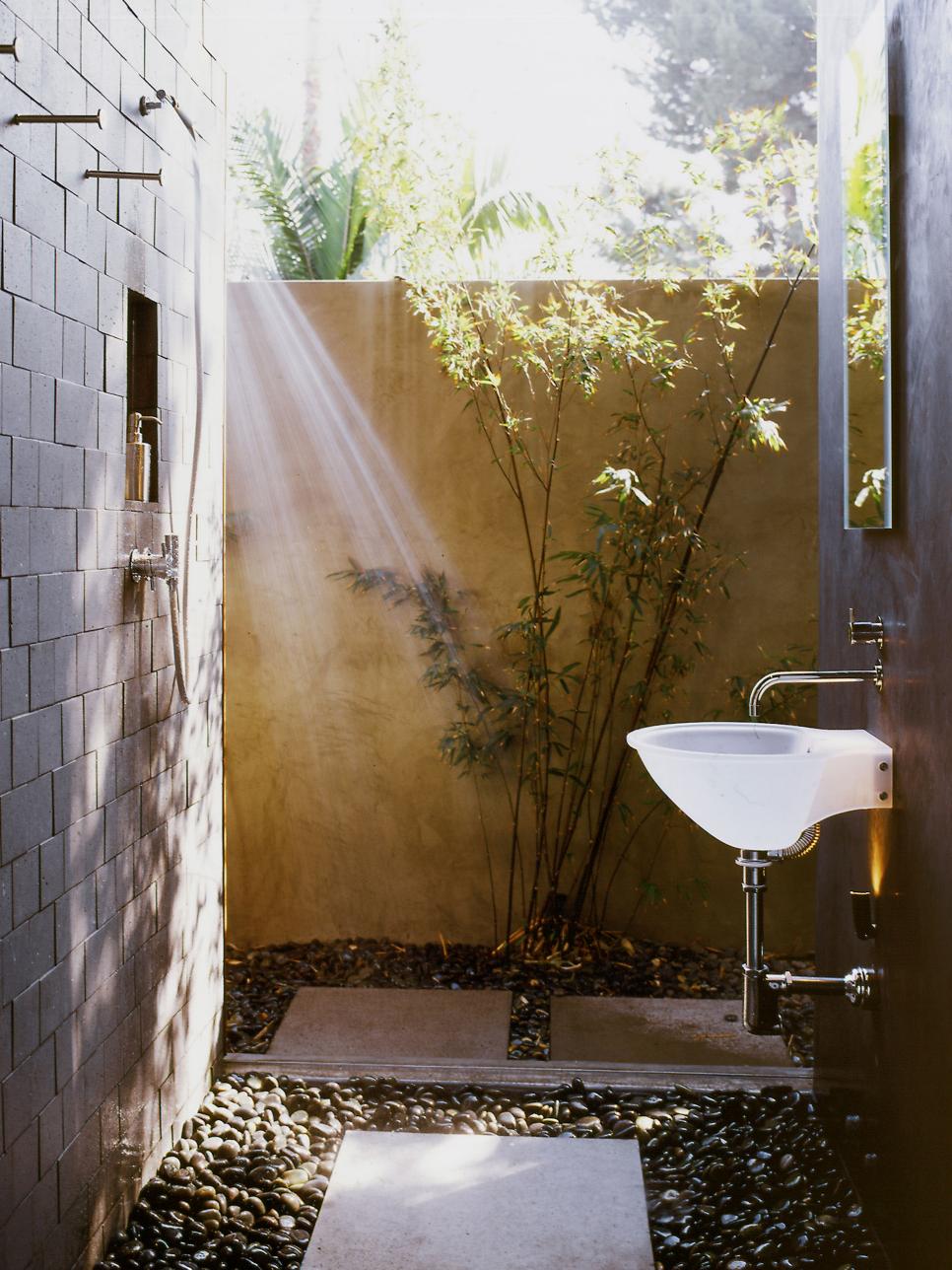 Tiny-shower-corner-with-a-polished-gorgeous-style