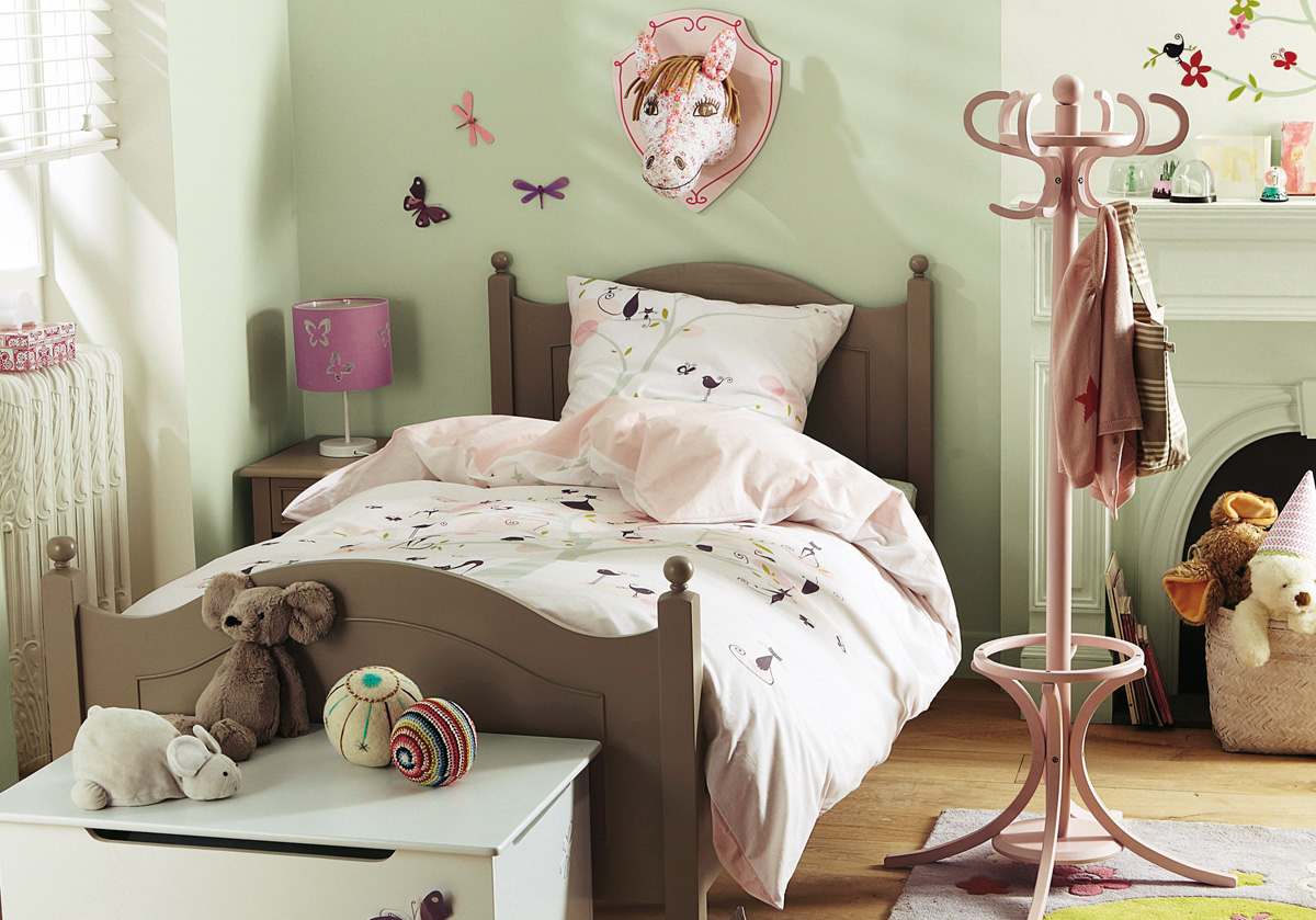 30 Vintage Kids Rooms That Stand The Test Of Time   Vintage Bedroom With Mint Walls And Distinct Vintage Pieces 