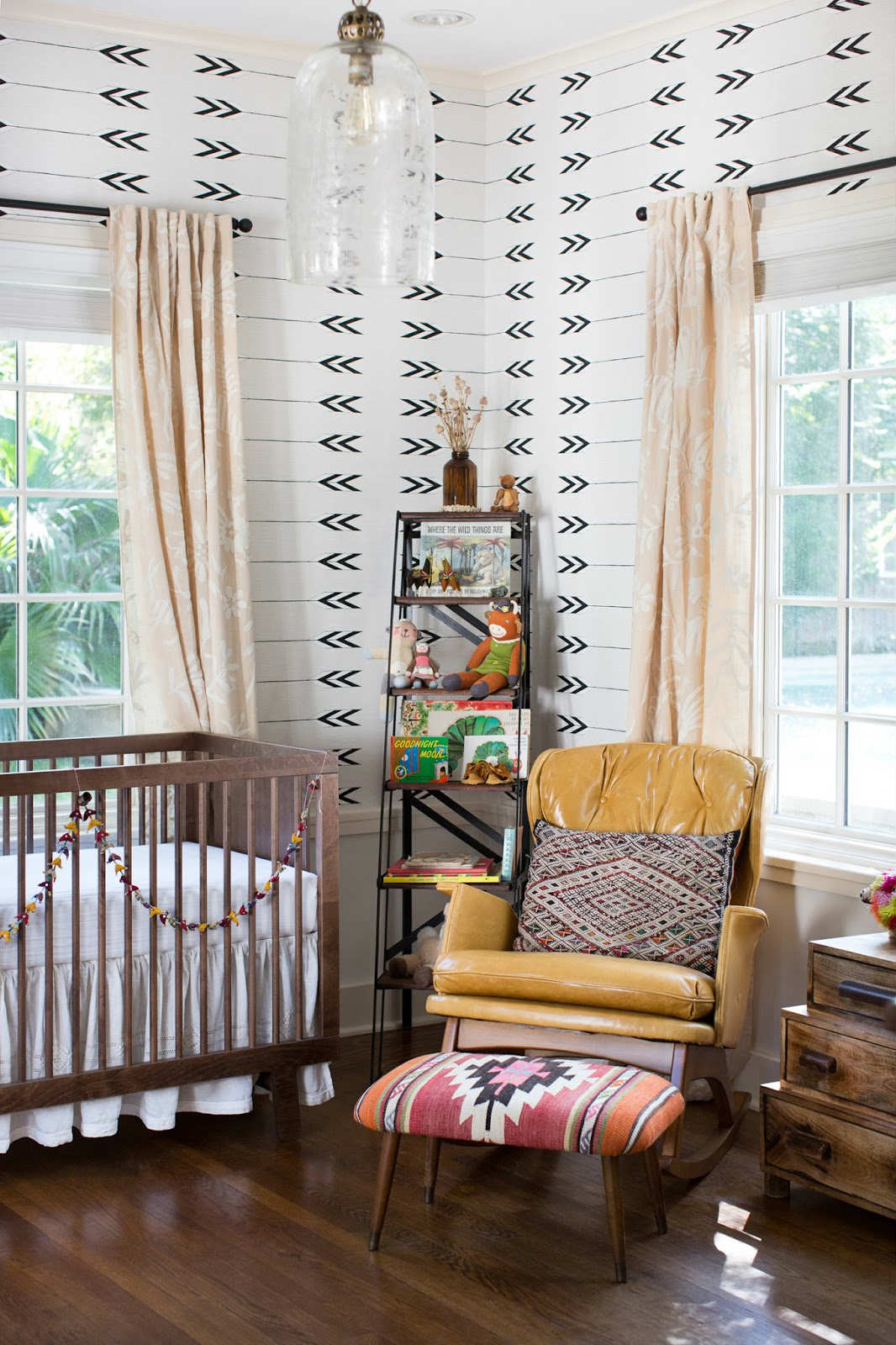 Vintage kids room with a balanced but versatile interior