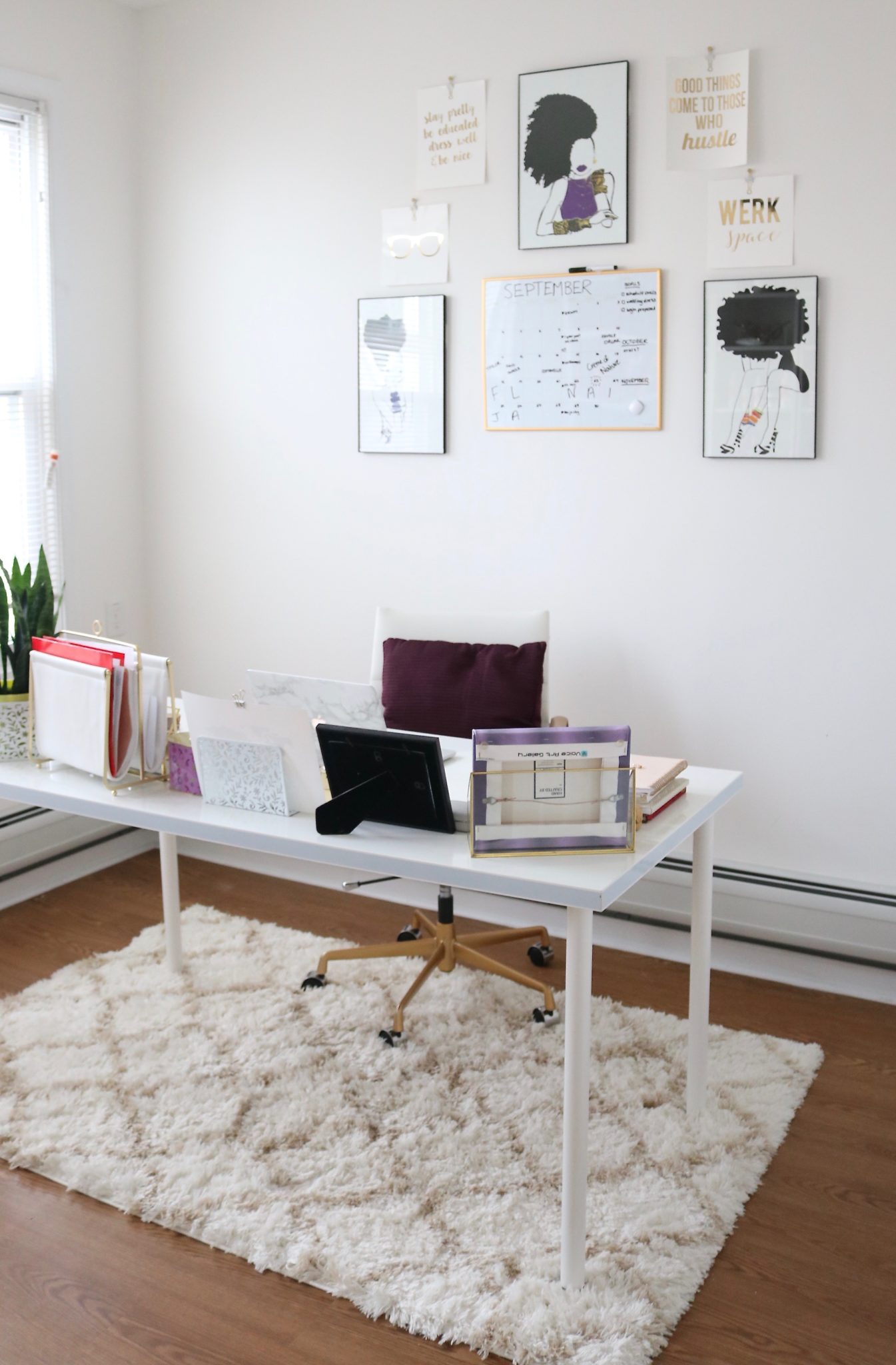 White and gold office with a bright and calming ambiance