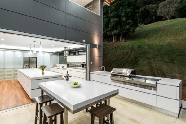 White And Gray Outdoor Kitchen With A Refined Look 600x399 