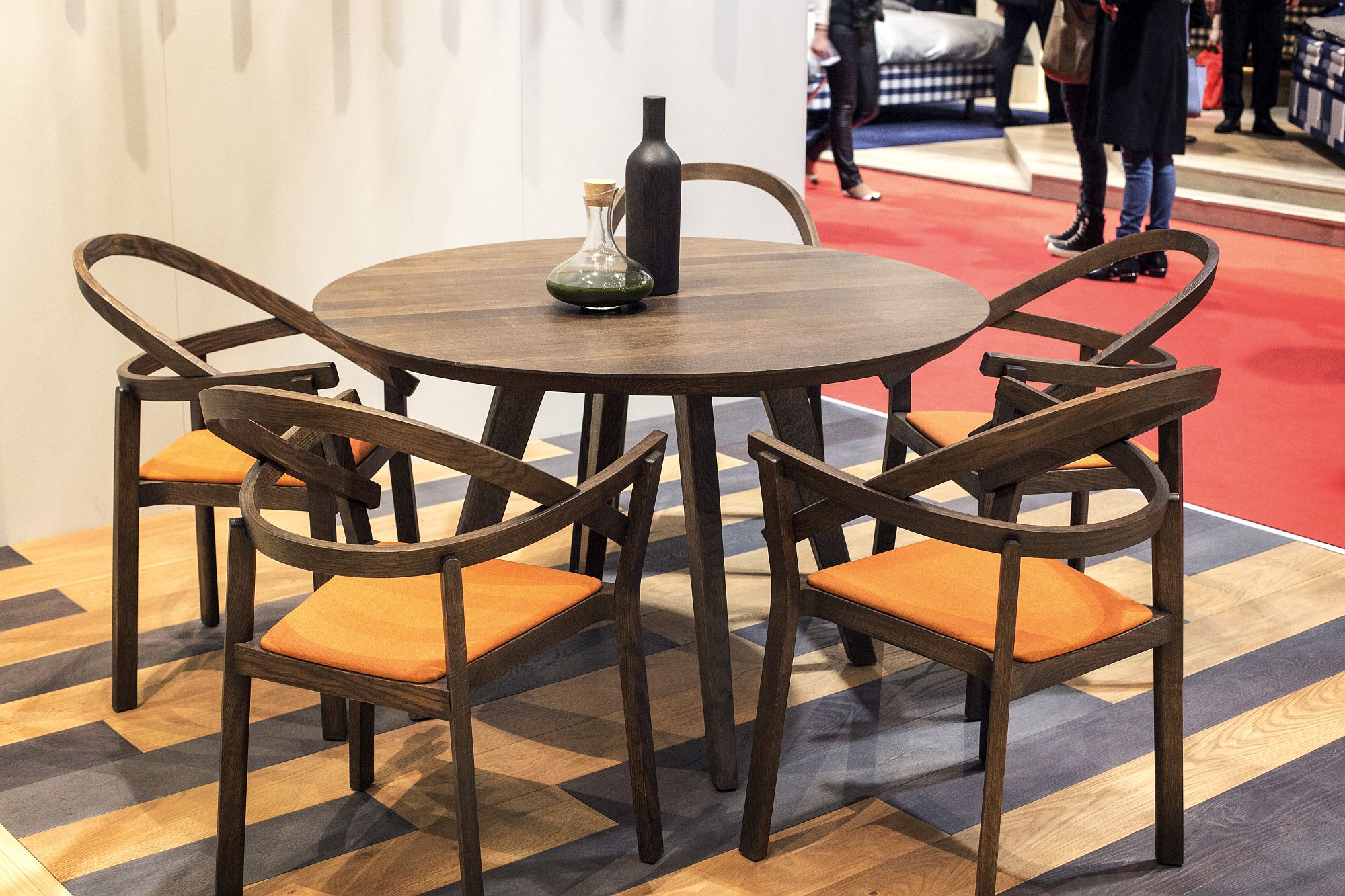 Wood-combined-with-orange-hue-to-create-lovely-dining-table-chairs